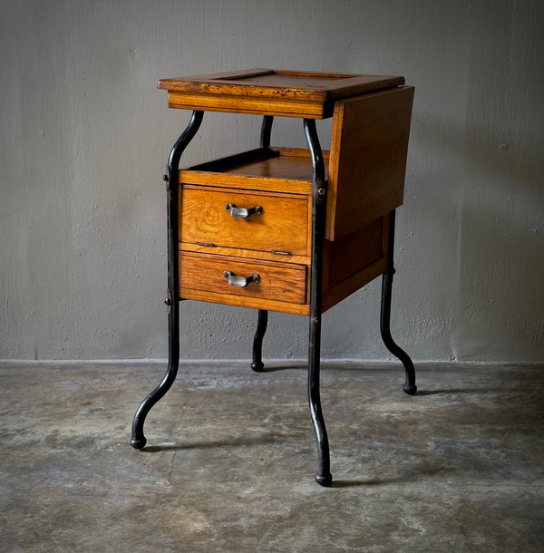 TABLE WITH DRAWERS