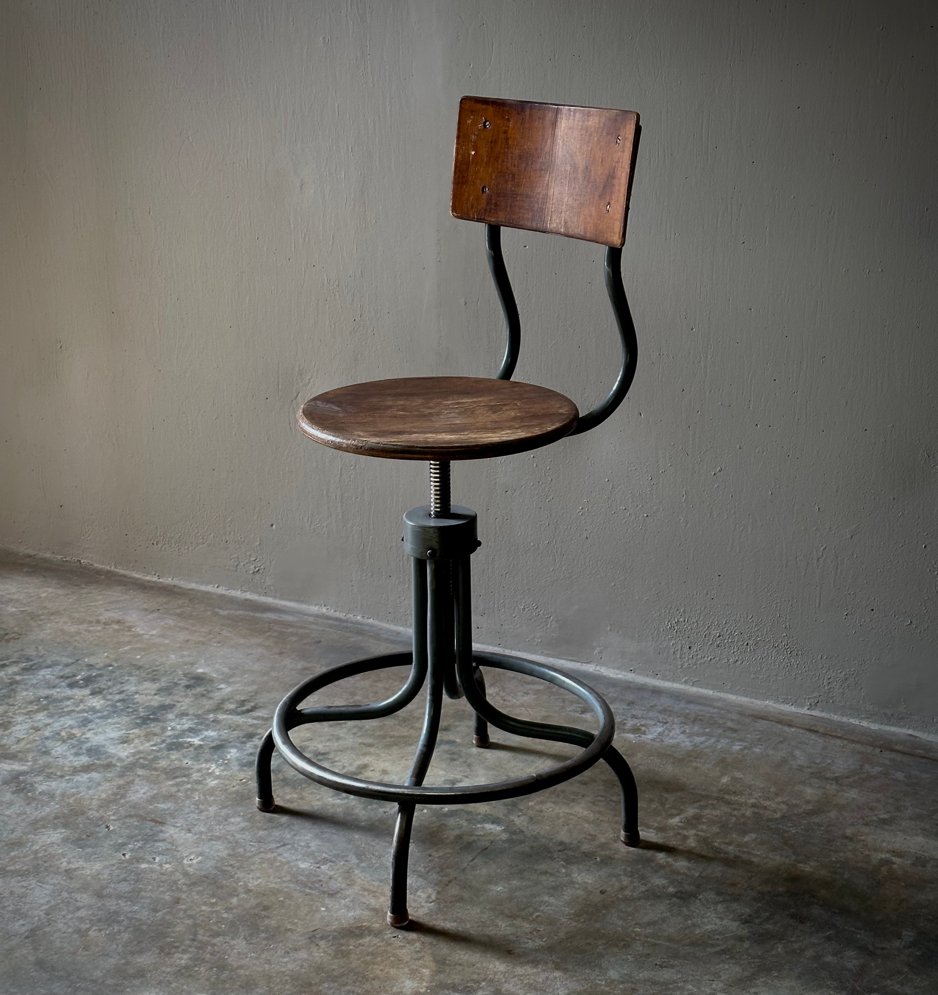 INDUSTRIAL STOOL