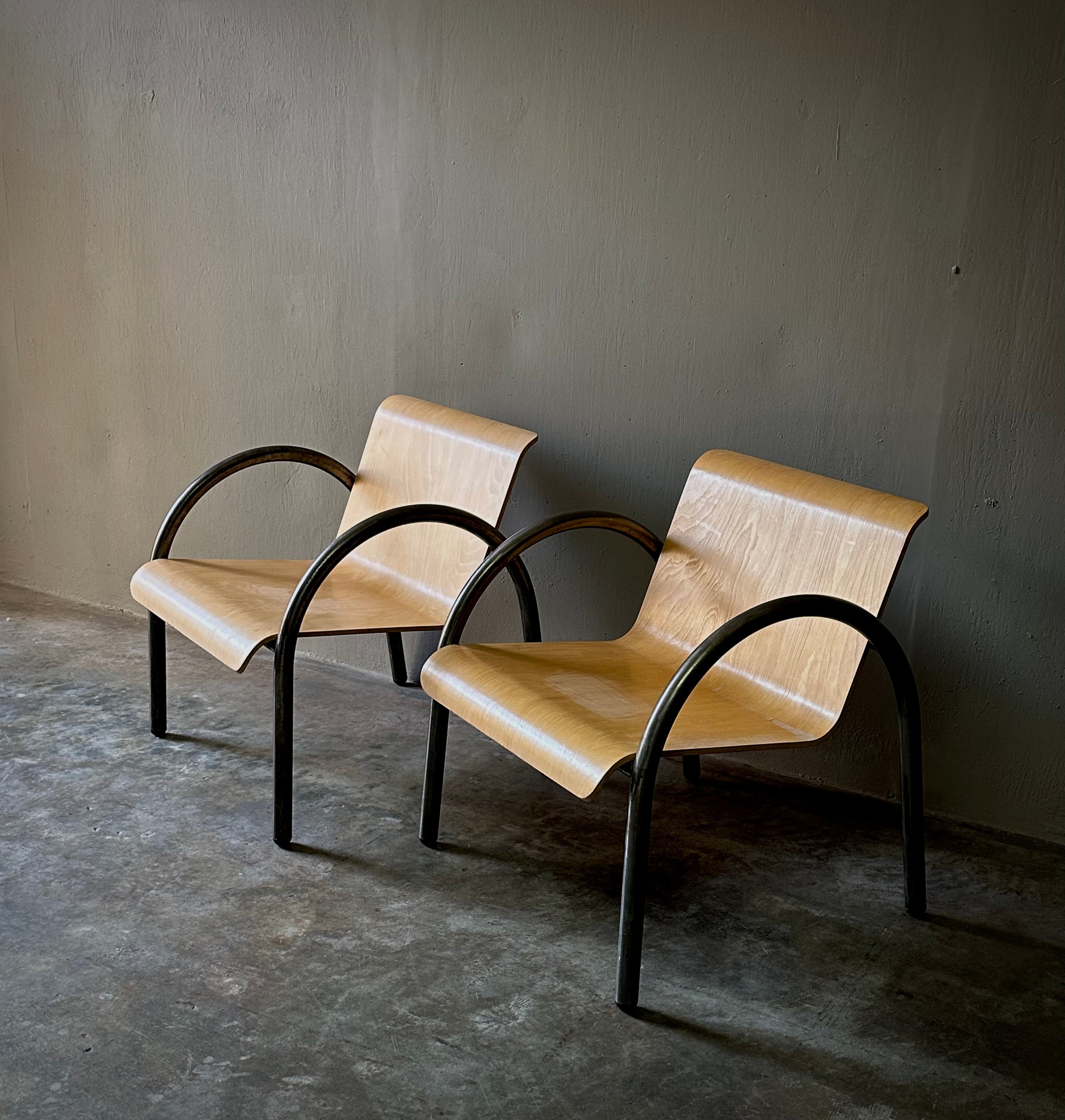 PAIR OF CHAIRS