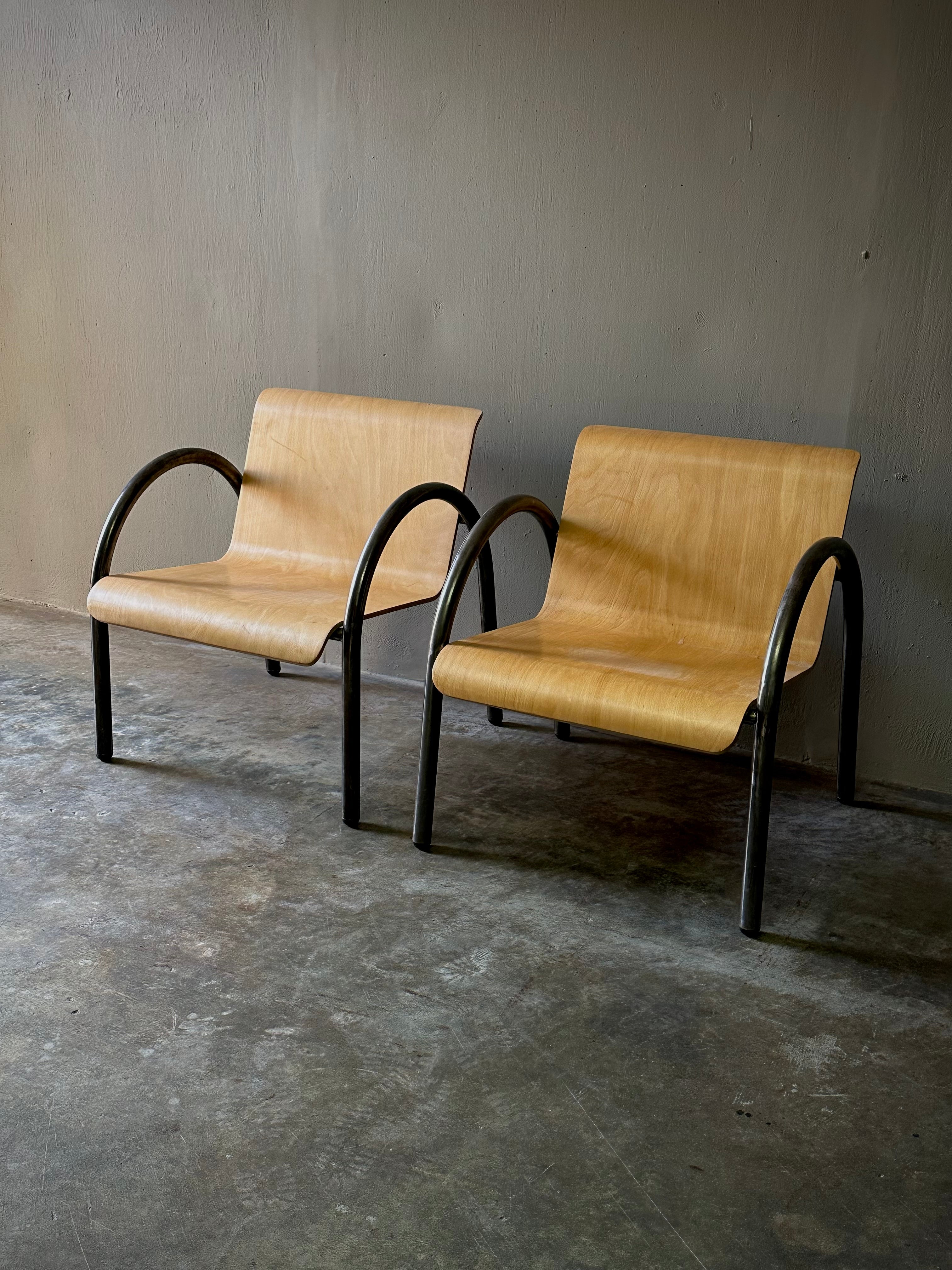 PAIR OF CHAIRS